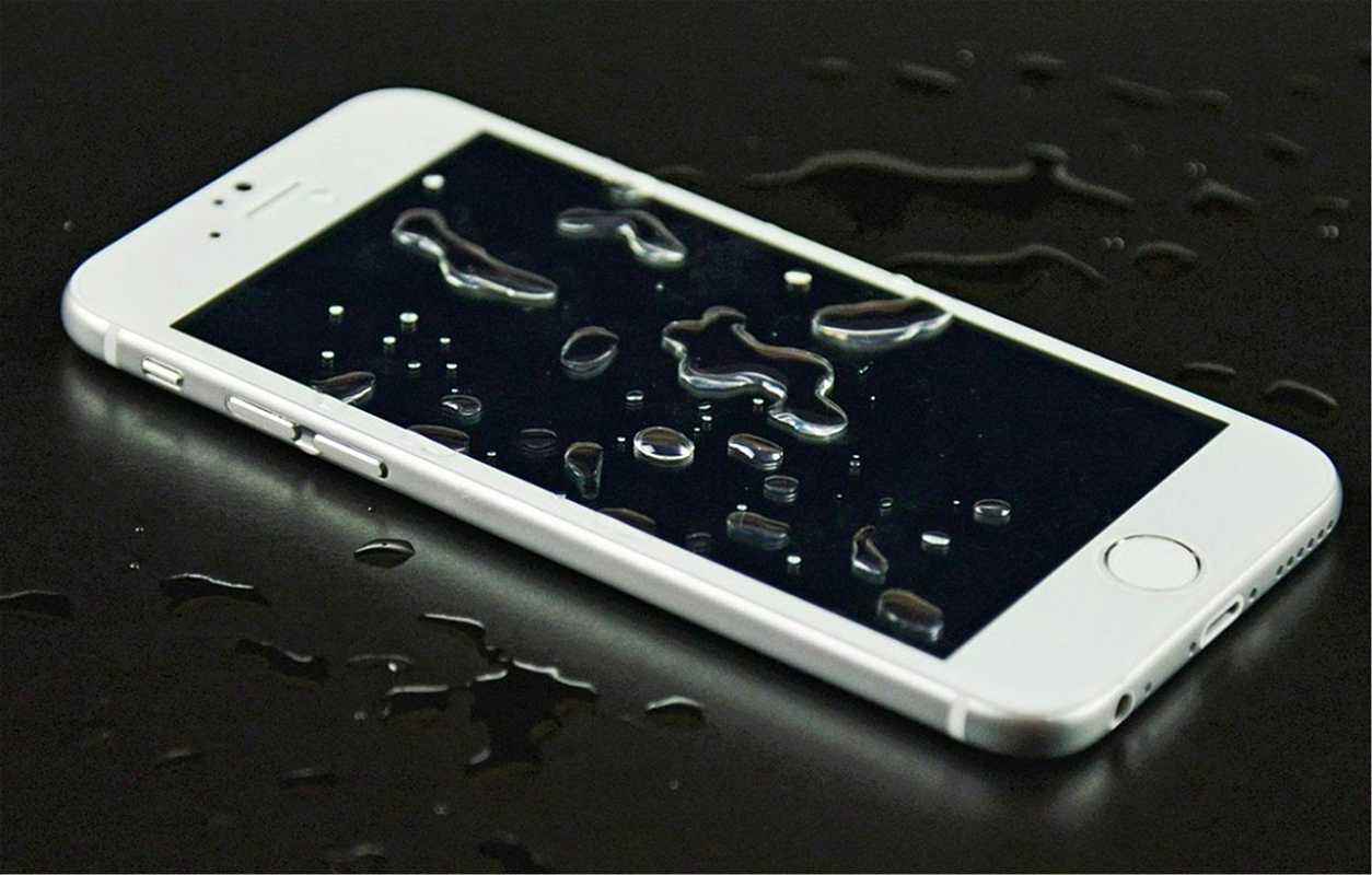iPhone掉水里怎么办？手机进水听筒没声音了怎么处理？