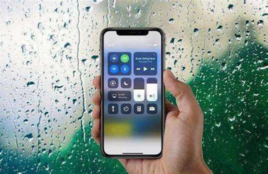iPhone XS抗水级别IP68是什么意思？iPhone XS进水会坏吗？