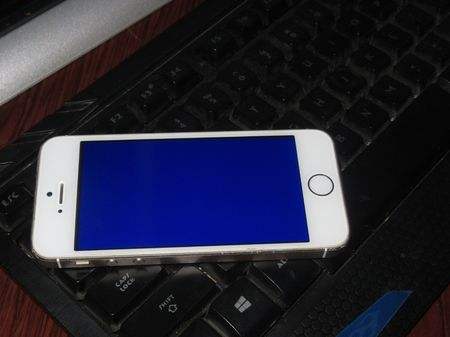 iPhone 5S蓝屏怎么回事？该怎么解决？